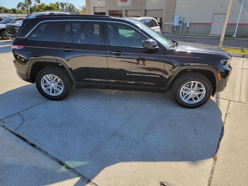 Diamond Black 2026 Jeep Grand Cherokee Laredo X