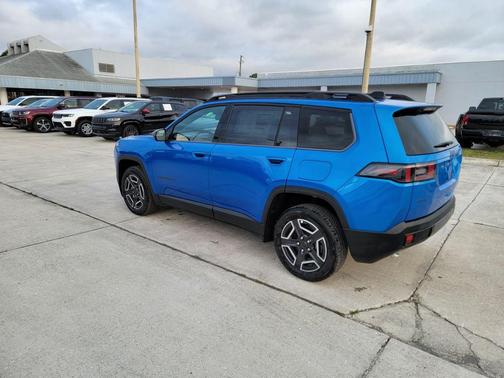 Hydro Blue Pearlcoat 2026 Jeep Cherokee LAREDO/LIMITED