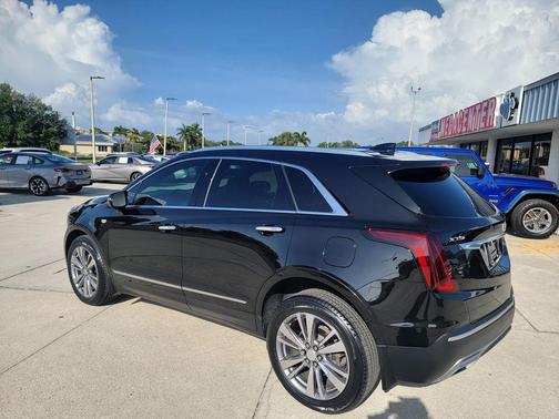 Stellar Black Metallic 2020 Cadillac XT5 Premium Luxury