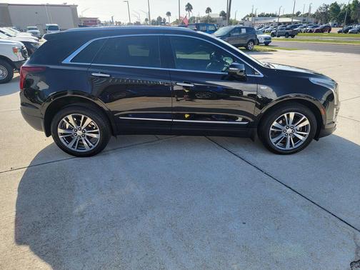 Stellar Black Metallic 2020 Cadillac XT5 Premium Luxury