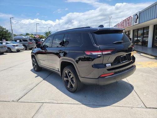 Diamond Black 2023 Jeep Grand Cherokee L Laredo