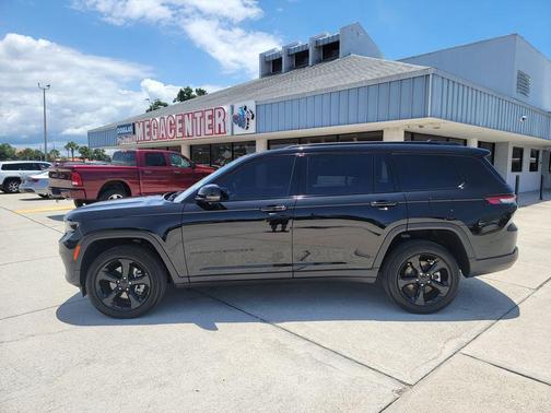 Diamond Black 2023 Jeep Grand Cherokee L Laredo