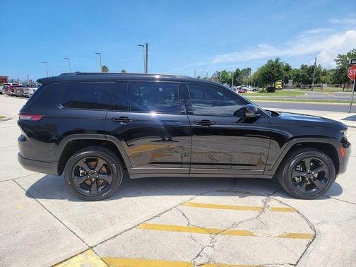 Diamond Black 2023 Jeep Grand Cherokee L Laredo