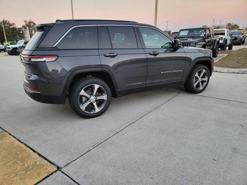 Metallic 2026 Jeep Grand Cherokee Limited
