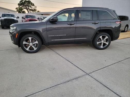 Metallic 2026 Jeep Grand Cherokee Limited