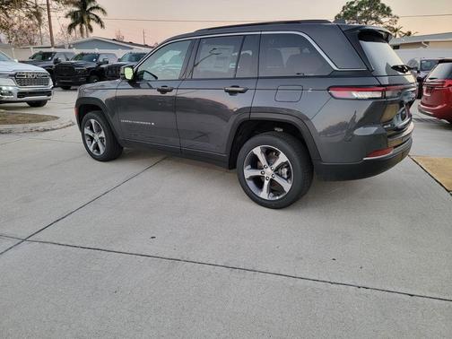 Metallic 2026 Jeep Grand Cherokee Limited