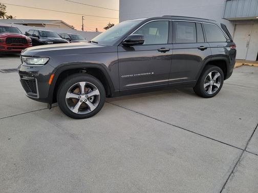 Metallic 2026 Jeep Grand Cherokee Limited