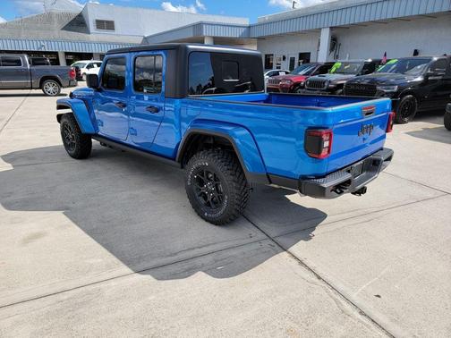 Hydro Blue Pearlcoat 2026 Jeep Gladiator Sport