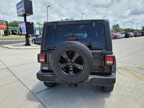 Black Clearcoat 2022 Jeep Wrangler Unlimited Sport Altitude