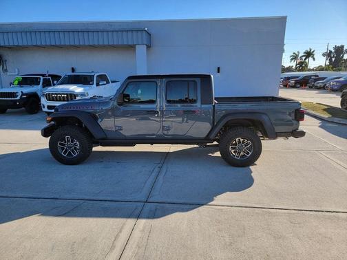 Anvil Clearcoat 2026 Jeep Gladiator Mojave