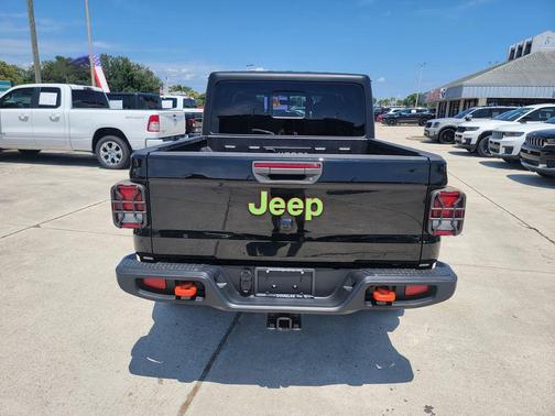 Black Clearcoat 2022 Jeep Gladiator Mojave