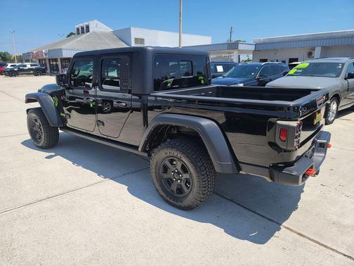 Black Clearcoat 2022 Jeep Gladiator Mojave