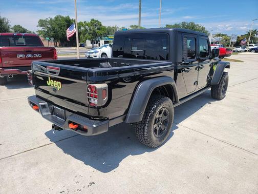 Black Clearcoat 2022 Jeep Gladiator Mojave