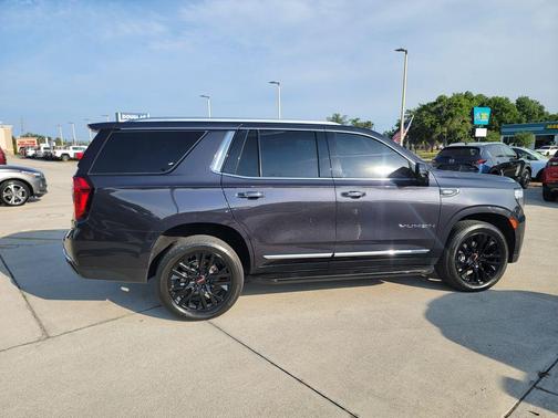 Titanium Rush Metallic 2023 GMC Yukon SLT