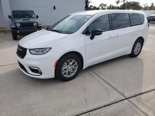Bright White Clearcoat 2026 Chrysler Pacifica Select