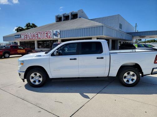 Bright White Clearcoat 2023 RAM 1500 Big Horn