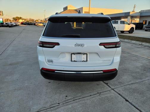 Bright White Clearcoat 2026 Jeep Grand Cherokee L Laredo