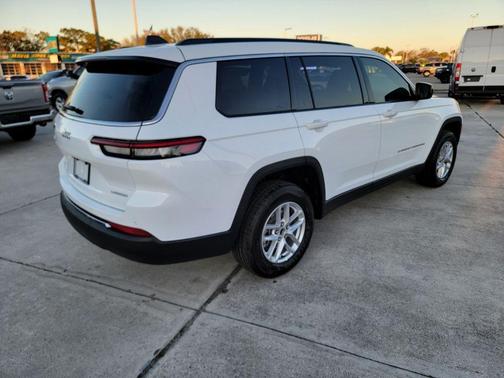 Bright White Clearcoat 2026 Jeep Grand Cherokee L Laredo