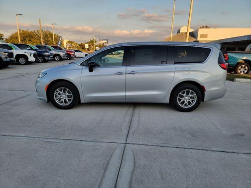 Silver Mist Clearcoat 2026 Chrysler Pacifica Select