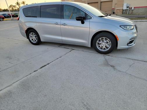 Silver Mist Clearcoat 2026 Chrysler Pacifica Select