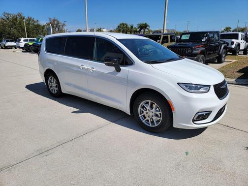 Bright White Clearcoat 2026 Chrysler Pacifica Select