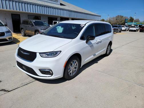Bright White Clearcoat 2026 Chrysler Pacifica Select