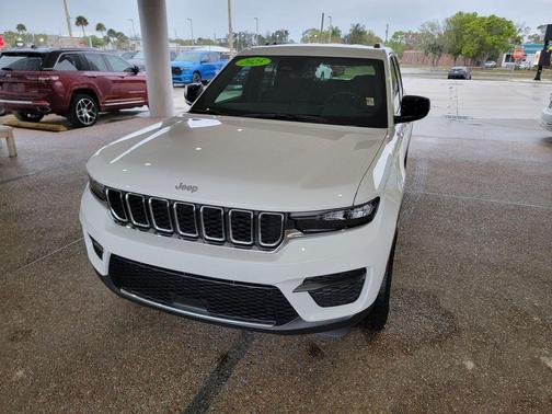 Bright White Clearcoat 2025 Jeep Grand Cherokee Laredo