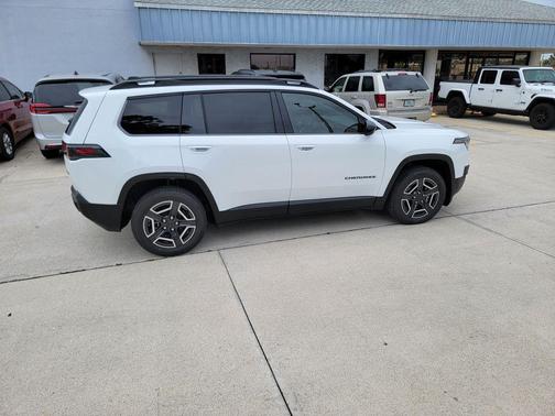 Bright White Clearcoat 2026 Jeep Cherokee LAREDO/LIMITED
