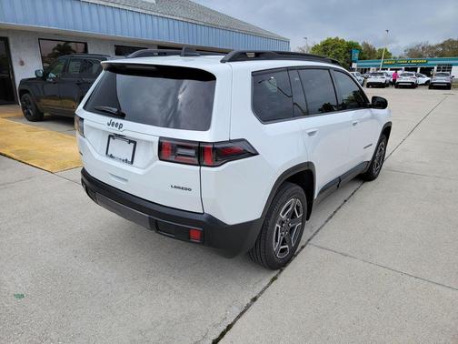 Bright White Clearcoat 2026 Jeep Cherokee LAREDO/LIMITED