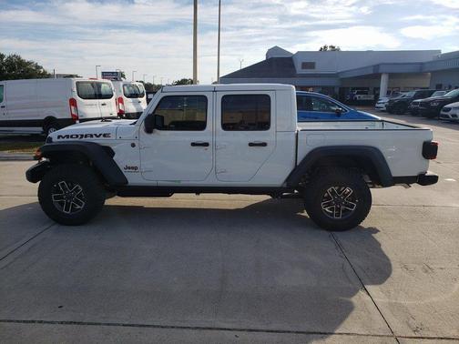 Bright White Clearcoat 2026 Jeep Gladiator Mojave