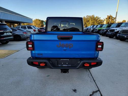 Hydro Blue Pearlcoat 2026 Jeep Gladiator Mojave