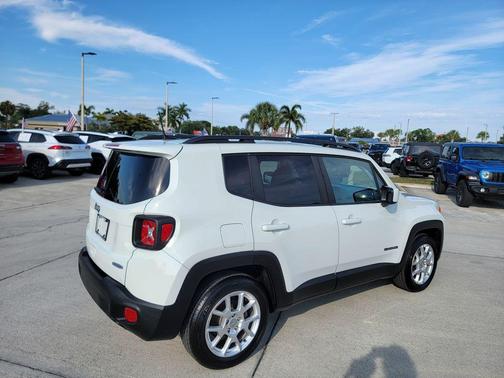 Alpine White Clearcoat 2019 Jeep Renegade Latitude