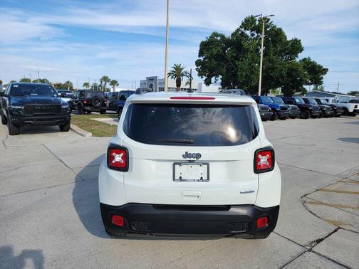 Alpine White Clearcoat 2019 Jeep Renegade Latitude