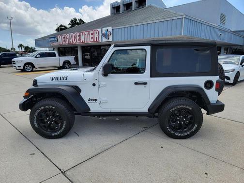 Bright White Clearcoat 2021 Jeep Wrangler Sport