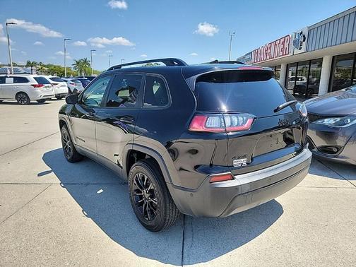 Diamond Black 2023 Jeep Cherokee Altitude Lux
