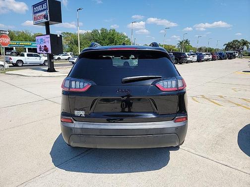 Diamond Black 2023 Jeep Cherokee Altitude Lux