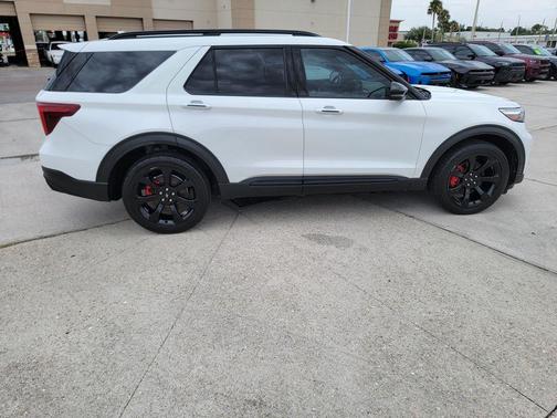 White Metallic 2021 Ford Explorer ST
