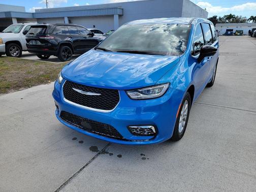 Hydro Blue Pearlcoat 2026 Chrysler Pacifica Select