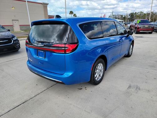 Hydro Blue Pearlcoat 2026 Chrysler Pacifica Select