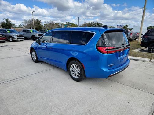 Hydro Blue Pearlcoat 2026 Chrysler Pacifica Select