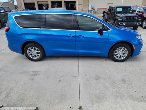 Hydro Blue Pearlcoat 2026 Chrysler Pacifica Select