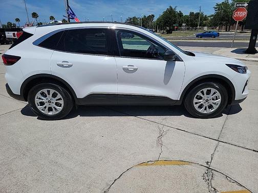 Oxford White 2023 Ford Escape Active