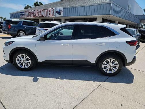 Oxford White 2023 Ford Escape Active