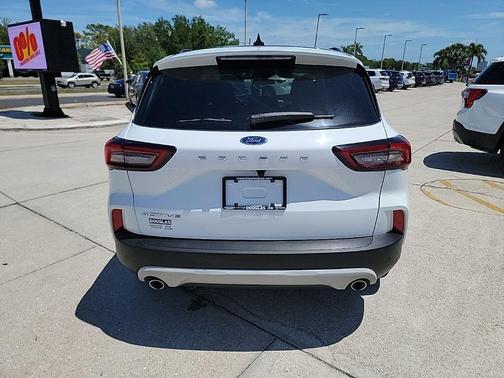 Oxford White 2023 Ford Escape Active