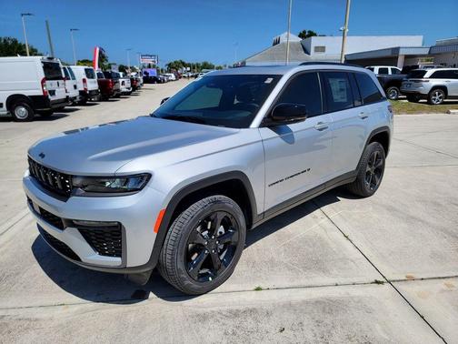 Silver Zynith 2026 Jeep Grand Cherokee Limited