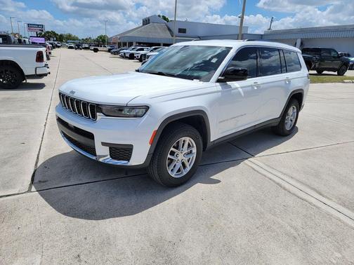 Bright White Clearcoat 2021 Jeep Grand Cherokee L Laredo