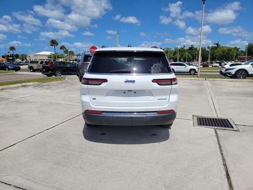 Bright White Clearcoat 2021 Jeep Grand Cherokee L Laredo