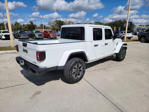 Bright White Clearcoat 2026 Jeep Gladiator Sport