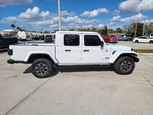 Bright White Clearcoat 2026 Jeep Gladiator Sport