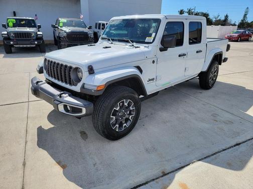 Bright White Clearcoat 2026 Jeep Gladiator Sport